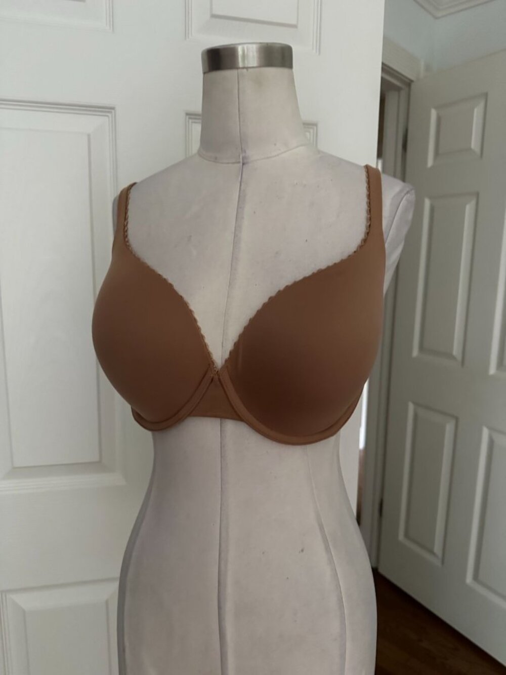 Victoria's Secret Body by Victoria perfect shape brown padded bra 32DDD